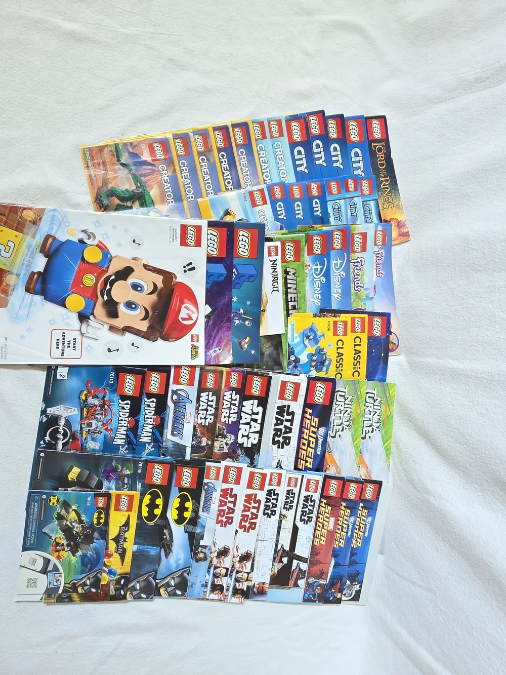 LEGO Superhero Marvel DC Disney Pamplets Lot of 54 Manuels Magazine Catalog Haul